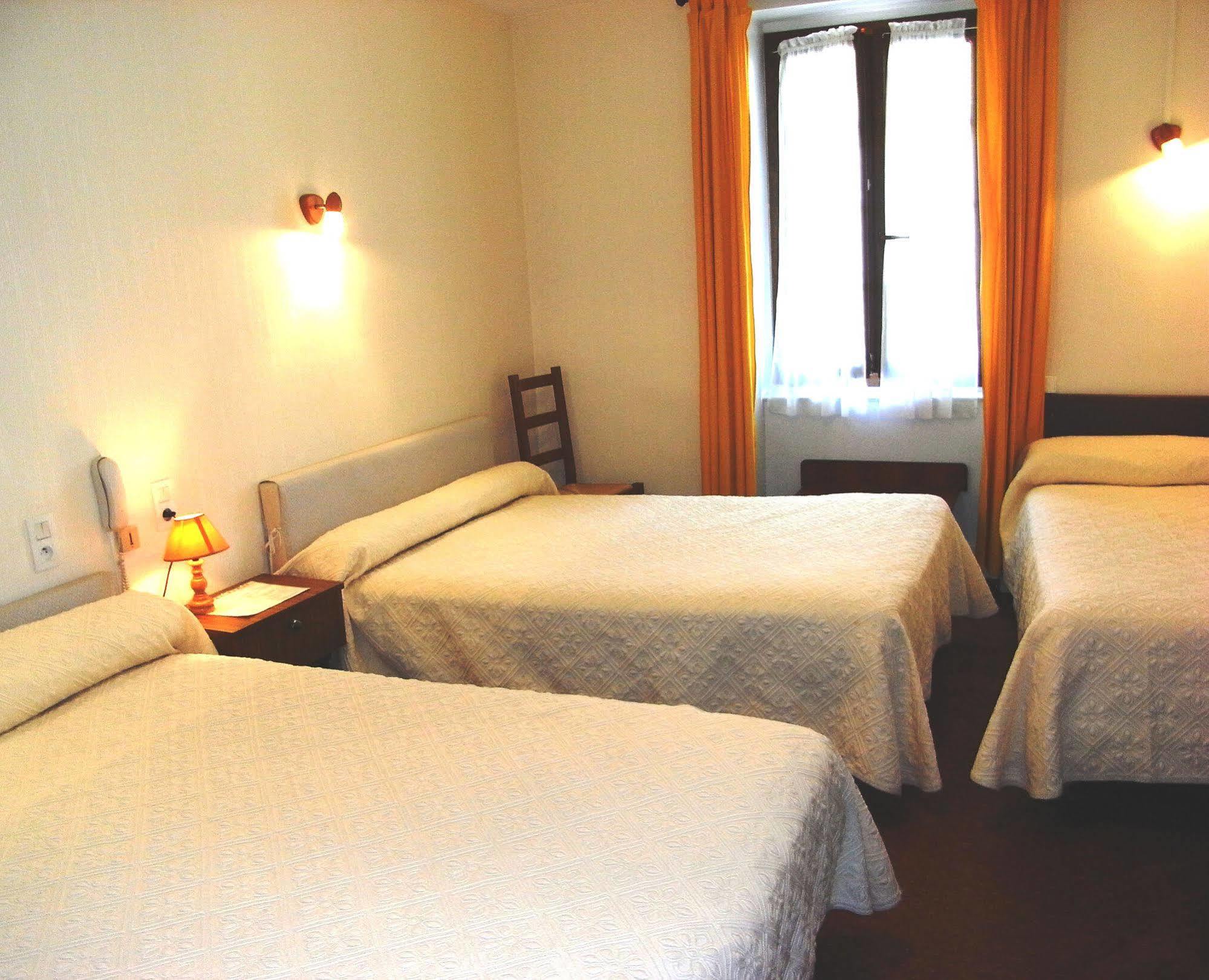 פוליני Hotel De Paris מראה חיצוני תמונה
