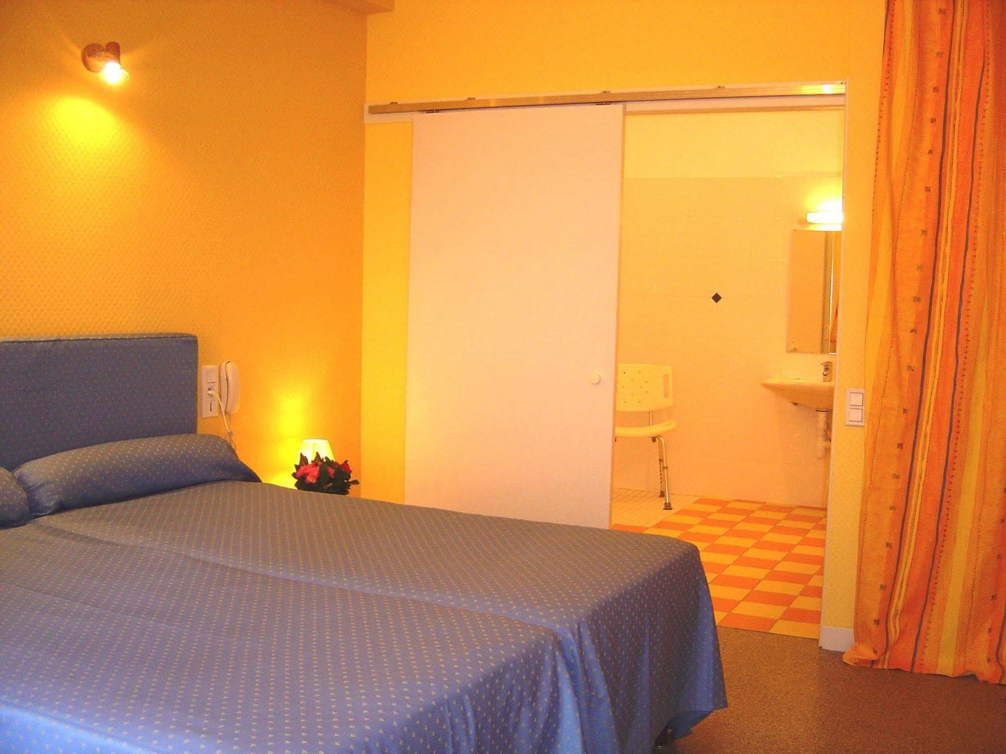 פוליני Hotel De Paris מראה חיצוני תמונה