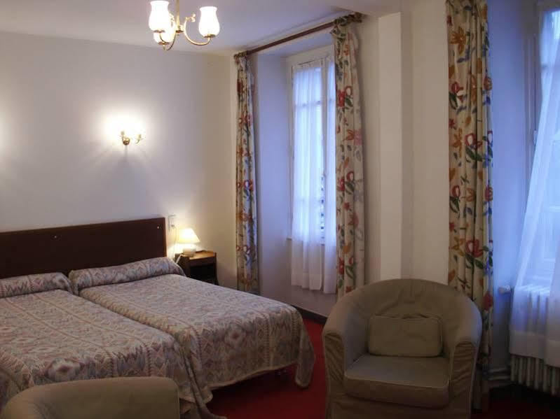 פוליני Hotel De Paris מראה חיצוני תמונה